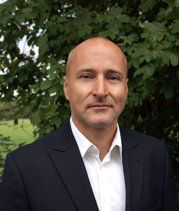 Uwe Baumgartner Bestatter bei Naturbestattung